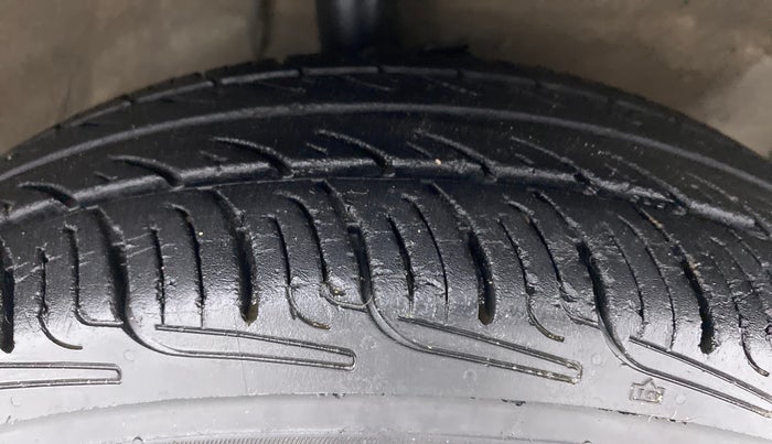2009 Maruti Swift VXI 1.3, Petrol, Manual, 49,410 km, Right Front Tyre Tread