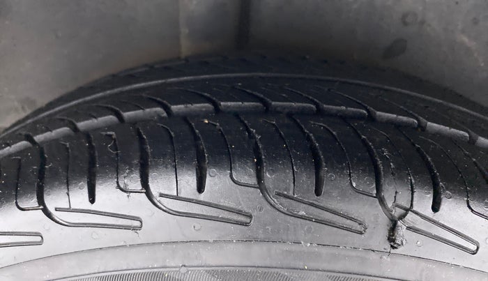 2009 Maruti Swift VXI 1.3, Petrol, Manual, 49,410 km, Right Rear Tyre Tread