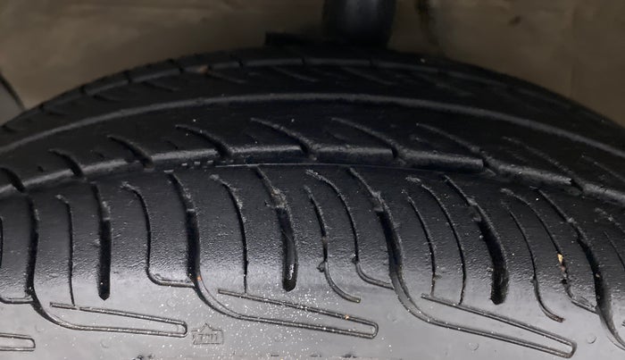 2009 Maruti Swift VXI 1.3, Petrol, Manual, 49,410 km, Left Front Tyre Tread
