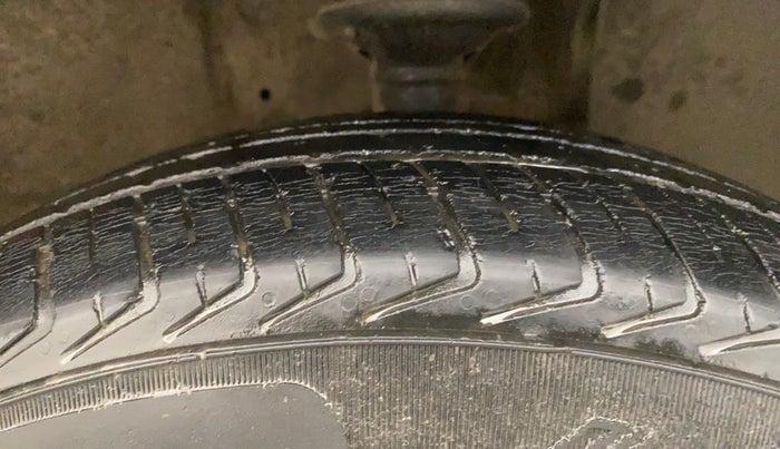 2021 Maruti New Wagon-R LXI CNG (O) 1.0, CNG, Manual, 49,827 km, Right Front Tyre Tread