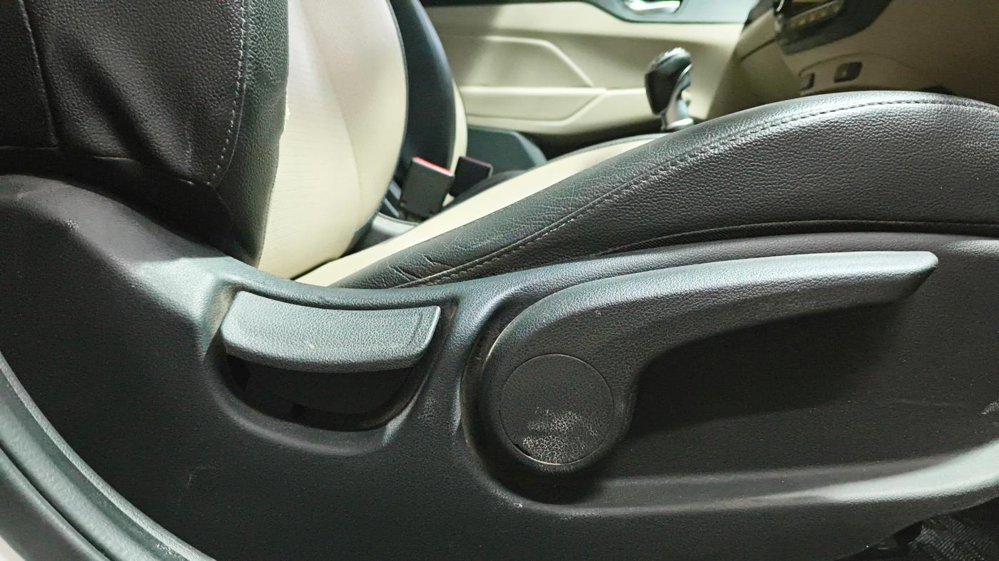 2018 Hyundai Verna 1.6 VTVT SX O, Petrol, Manual, 89,867 km, Driver Side Adjustment Panel