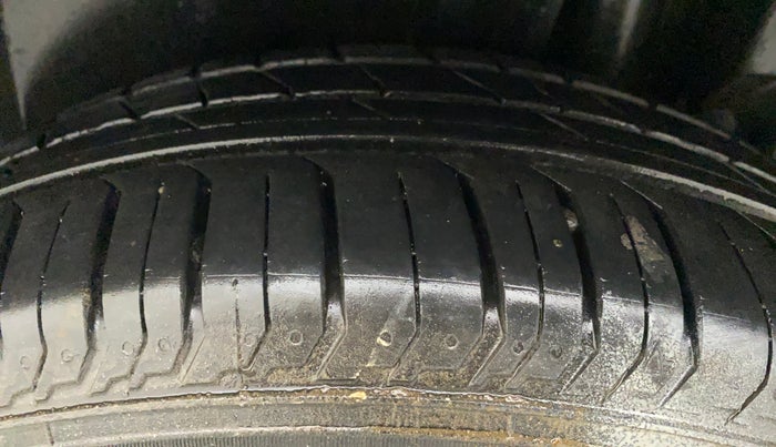 2013 Maruti Ertiga VXI CNG, CNG, Manual, 45,947 km, Left Rear Tyre Tread