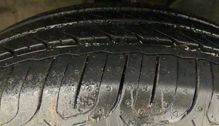 2020 Maruti Swift VXI, Petrol, Manual, 60,134 km, Right Front Tyre Tread