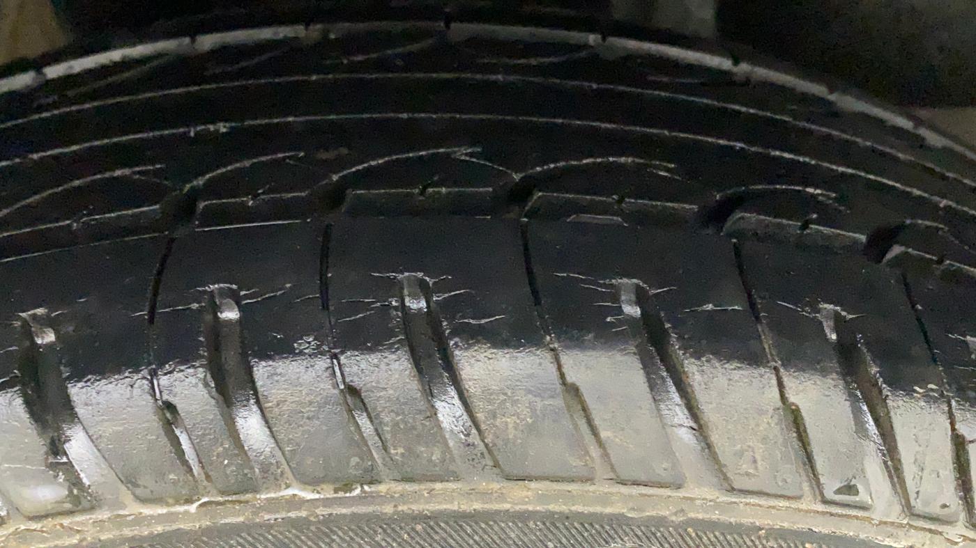 2020 Maruti Swift VXI, Petrol, Manual, 60,134 km, Right Rear Tyre Tread