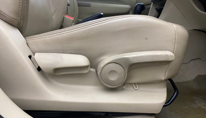 2016 Maruti Ciaz ZXI+ AT, Petrol, Automatic, 88,994 km, Driver Side Adjustment Panel