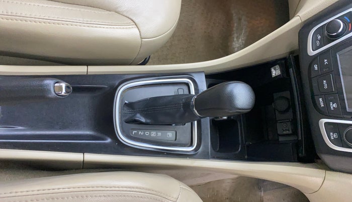 2016 Maruti Ciaz ZXI+ AT, Petrol, Automatic, 88,994 km, Gear Lever