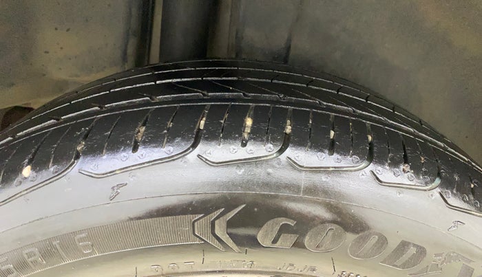 2016 Maruti Ciaz ZXI+ AT, Petrol, Automatic, 88,994 km, Right Rear Tyre Tread