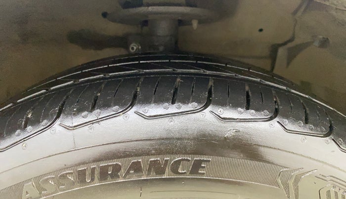 2016 Maruti Ciaz ZXI+ AT, Petrol, Automatic, 88,994 km, Right Front Tyre Tread