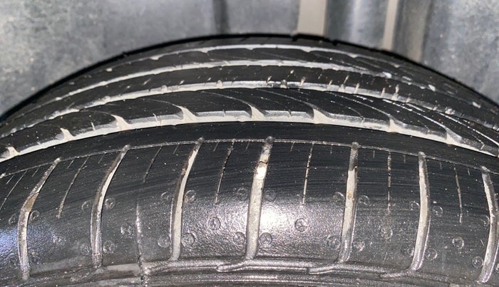 2020 Maruti Ciaz ALPHA 1.5 SHVS PETROL, Petrol, Manual, 19,720 km, Left Rear Tyre Tread