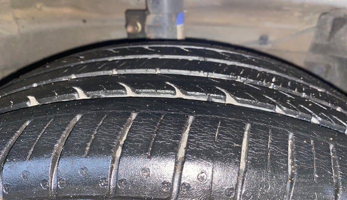 2020 Maruti Ciaz ALPHA 1.5 SHVS PETROL, Petrol, Manual, 19,720 km, Right Front Tyre Tread