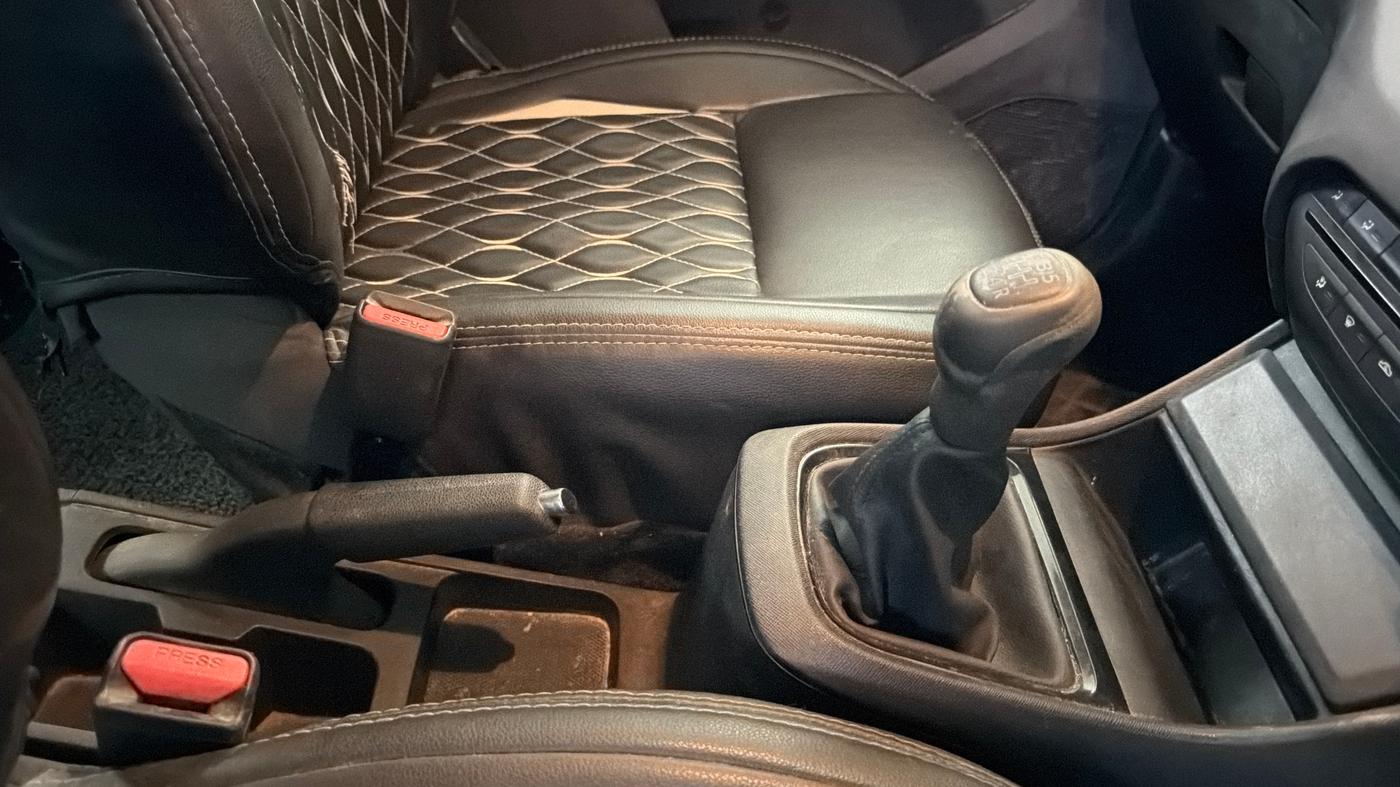 2022 Tata PUNCH PURE MT, CNG, Manual, 87,906 km, Gear Lever