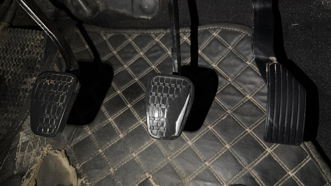 2022 Tata PUNCH PURE MT, CNG, Manual, 87,906 km, Pedals