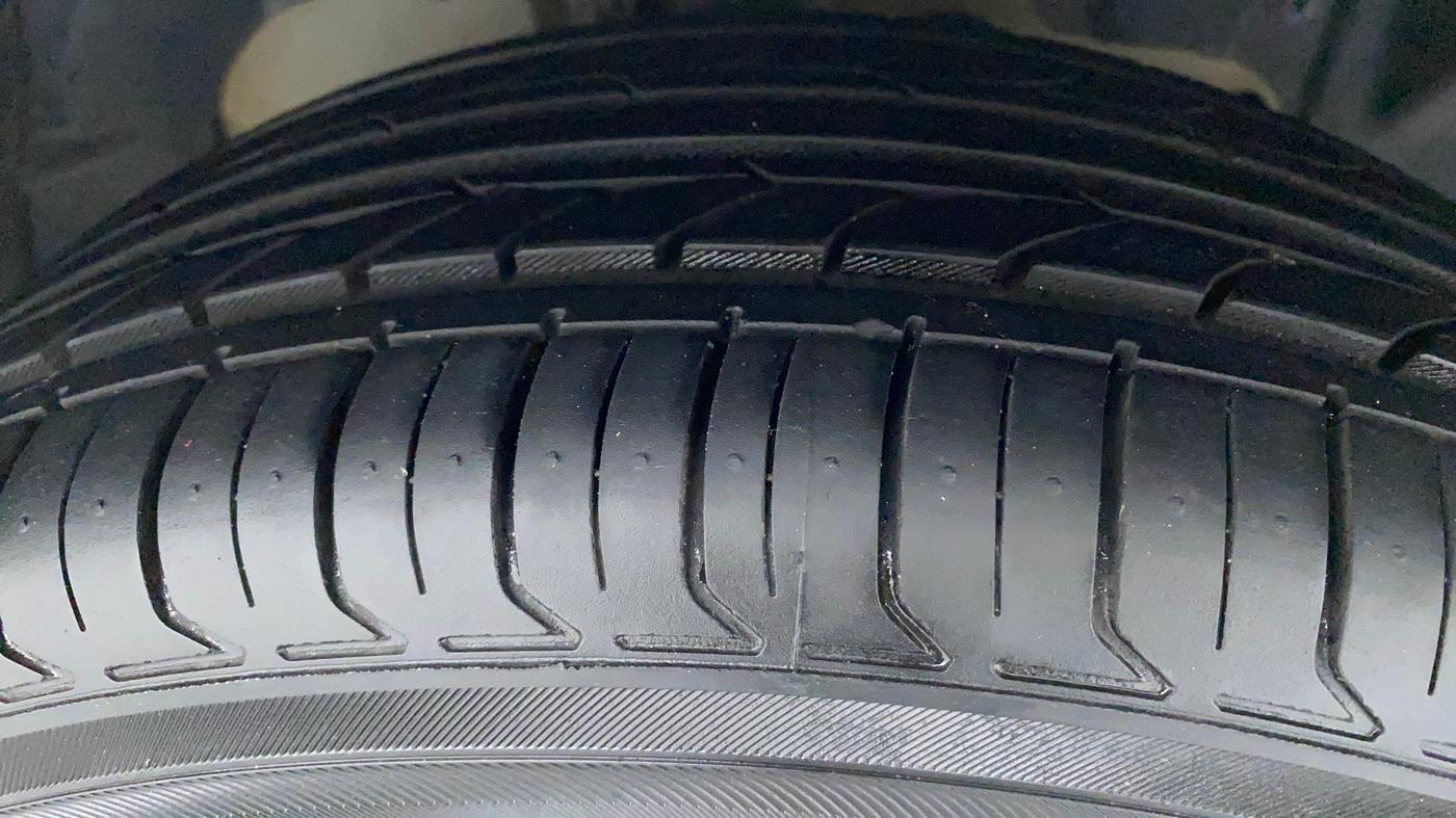 2017 Ford Ecosport TITANIUM 1.5L PETROL, Petrol, Manual, 70,996 km, Right Front Tyre Tread