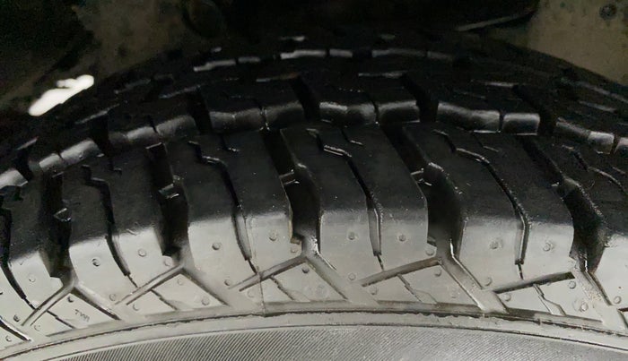2018 Tata Hexa Varicor 320 XE, Diesel, Manual, 79,976 km, Right Front Tyre Tread