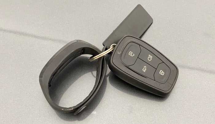 2022 Tata ALTROZ XZA, Petrol, Automatic, 27,042 km, Key Close Up