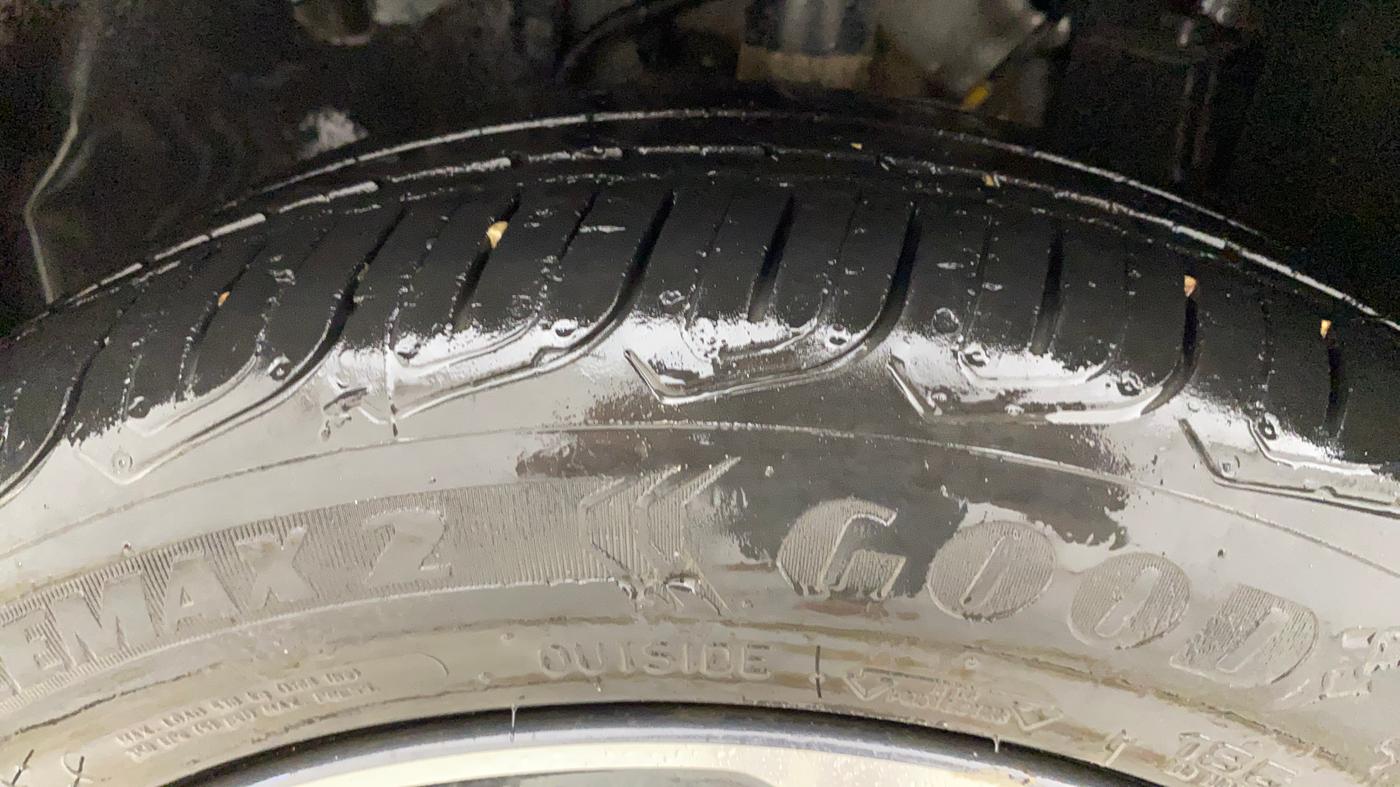 2022 Tata ALTROZ XZA, Petrol, Automatic, 27,042 km, Left Front Tyre Tread