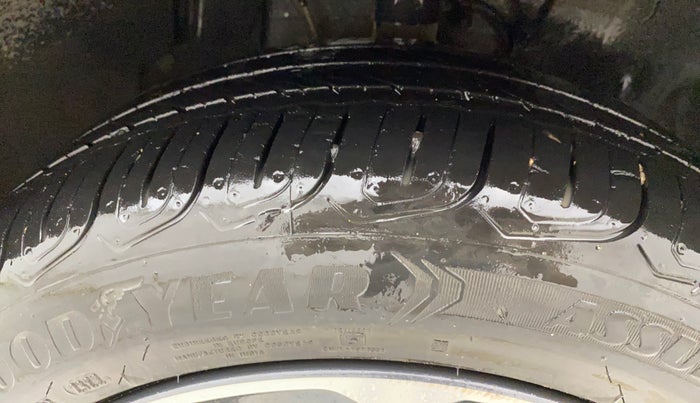 2022 Tata ALTROZ XZA, Petrol, Automatic, 27,042 km, Right Front Tyre Tread