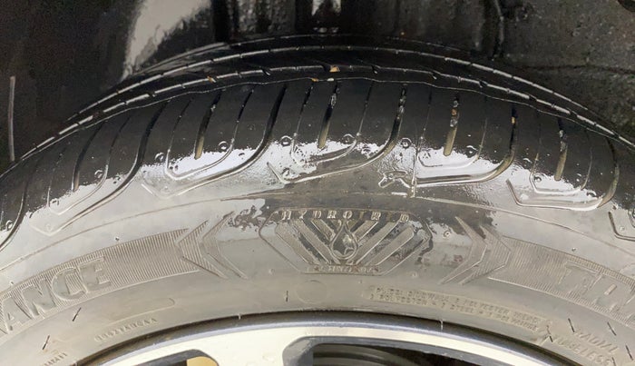 2022 Tata ALTROZ XZA, Petrol, Automatic, 27,042 km, Right Rear Tyre Tread