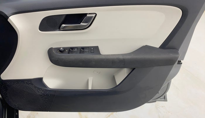 2022 Tata ALTROZ XZA, Petrol, Automatic, 27,042 km, Driver Side Door Panels Control