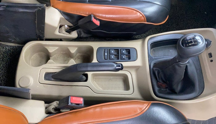 2019 Mahindra TUV300 T6 PLUS, Diesel, Manual, 69,354 km, Gear Lever