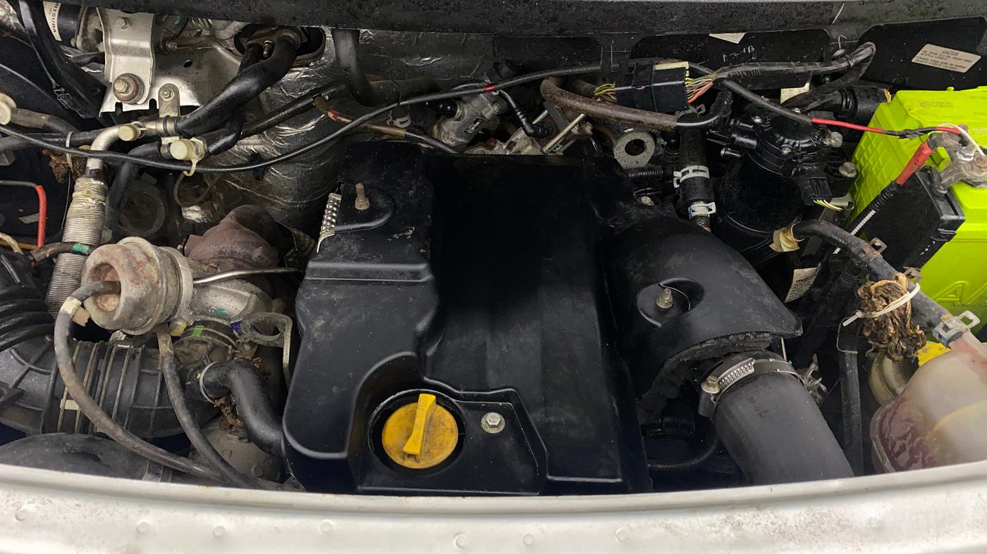 2019 Mahindra TUV300 T6 PLUS, Diesel, Manual, 69,354 km, Engine View