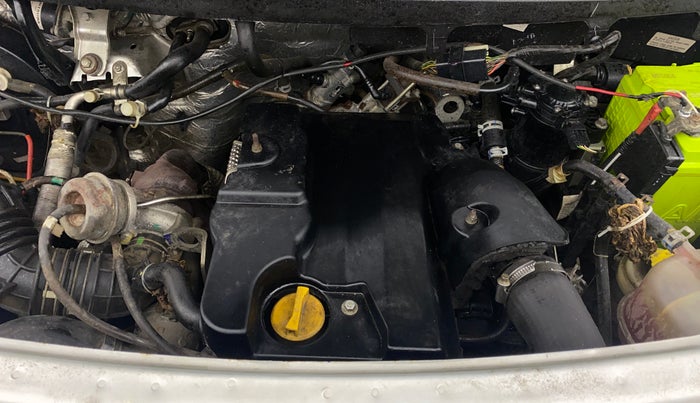 2019 Mahindra TUV300 T6 PLUS, Diesel, Manual, 69,354 km, Engine View