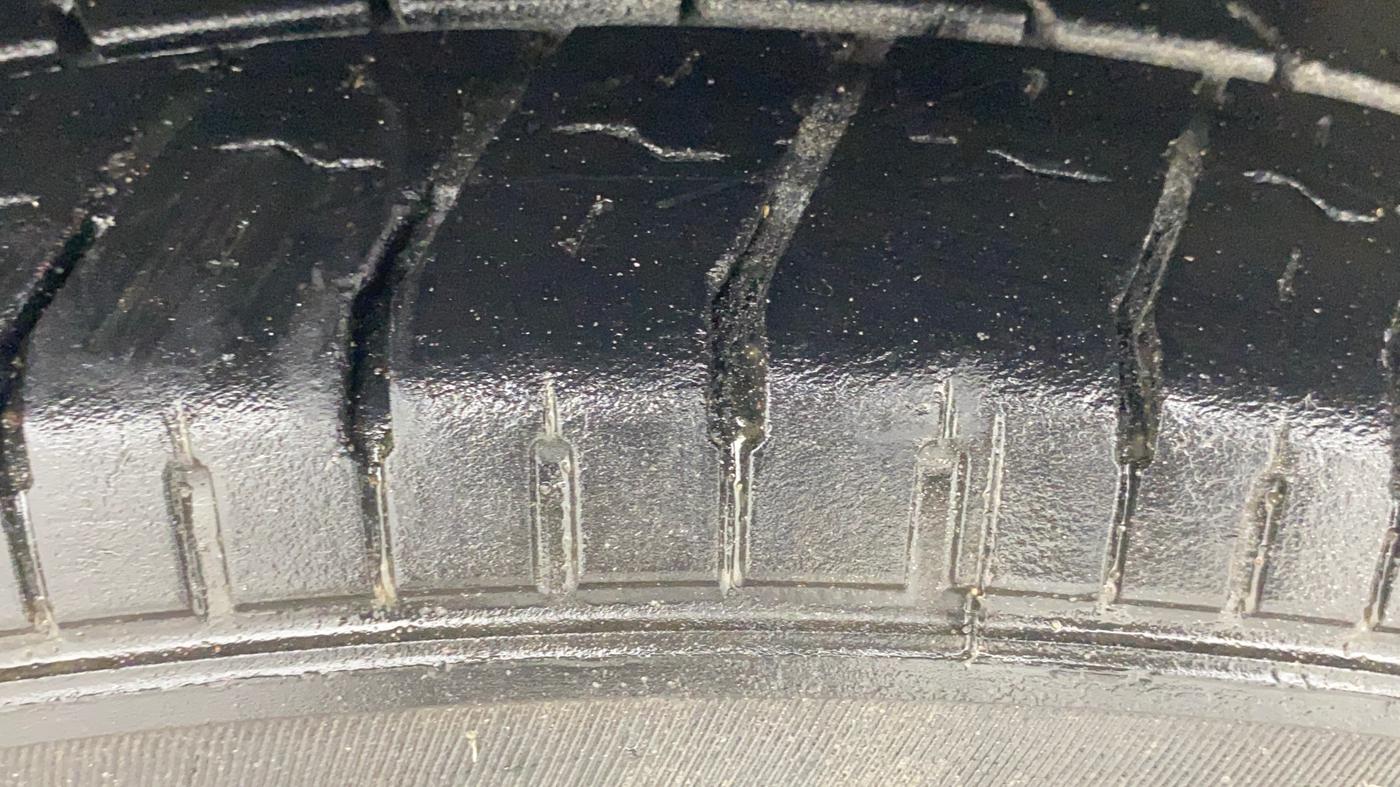 2019 Mahindra TUV300 T6 PLUS, Diesel, Manual, 69,354 km, Left Front Tyre Tread