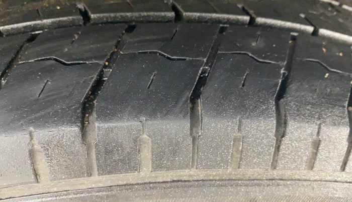 2019 Mahindra TUV300 T6 PLUS, Diesel, Manual, 69,354 km, Left Rear Tyre Tread