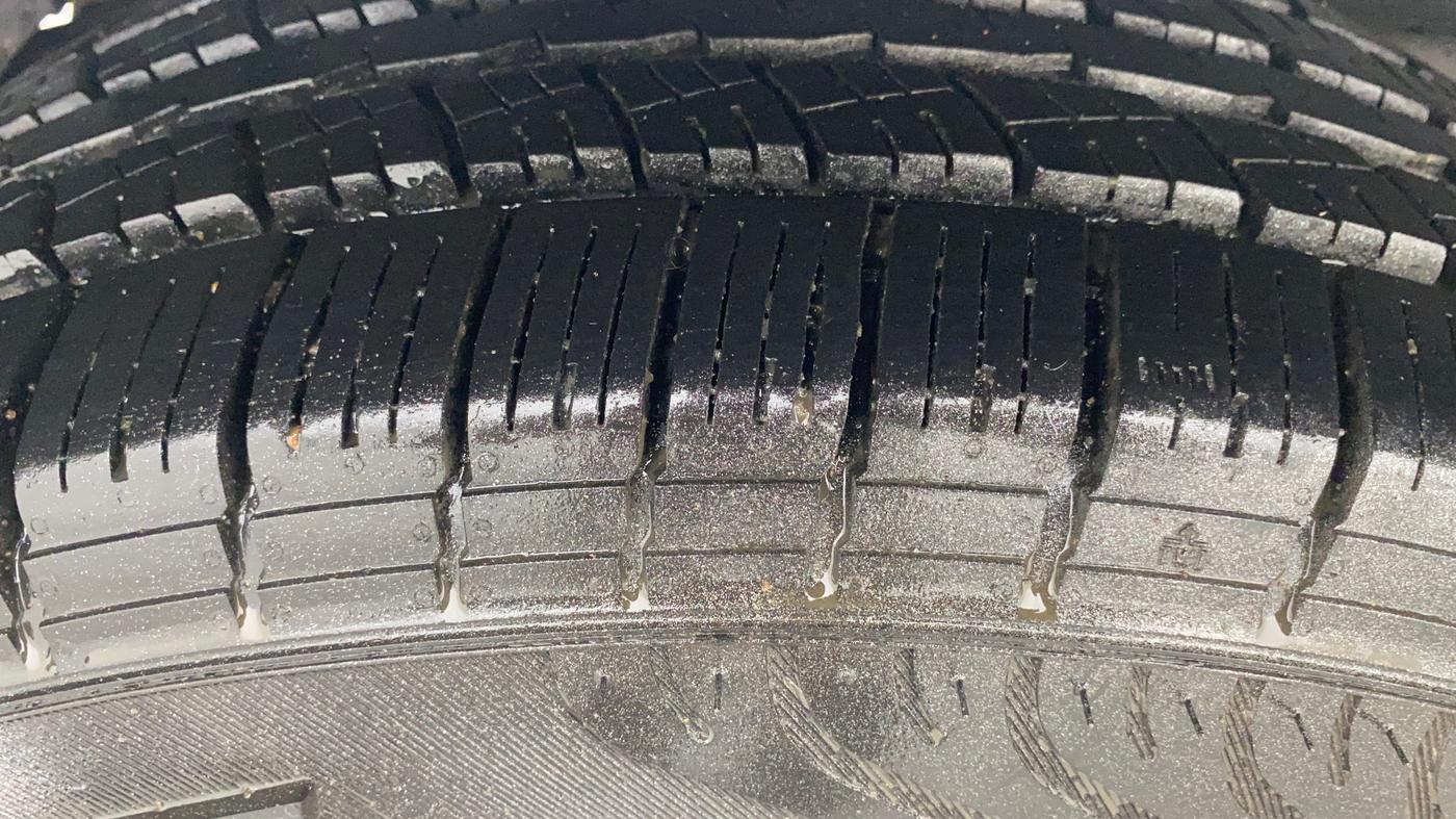 2019 Mahindra TUV300 T6 PLUS, Diesel, Manual, 69,354 km, Right Rear Tyre Tread