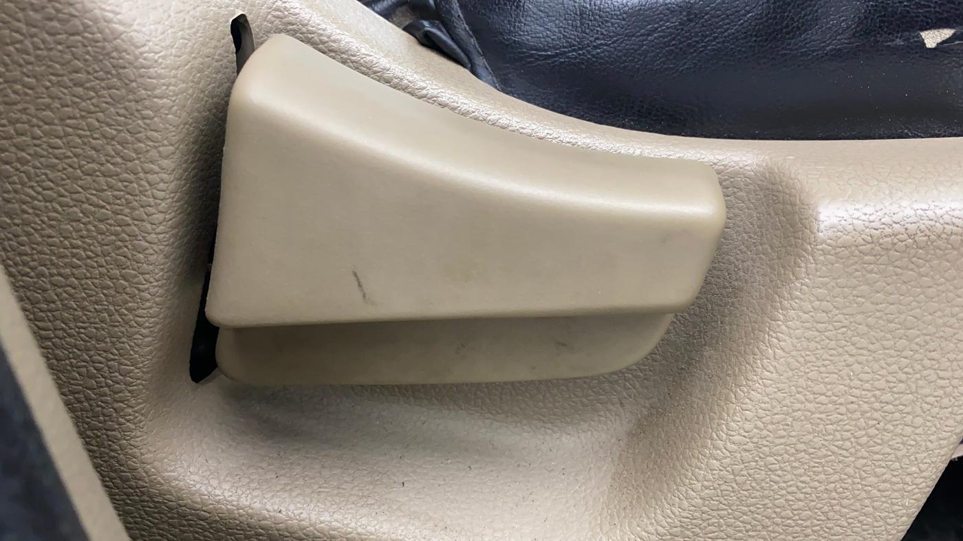 2019 Mahindra TUV300 T6 PLUS, Diesel, Manual, 69,354 km, Driver Side Adjustment Panel