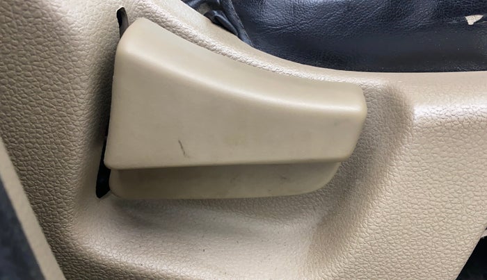 2019 Mahindra TUV300 T6 PLUS, Diesel, Manual, 69,354 km, Driver Side Adjustment Panel