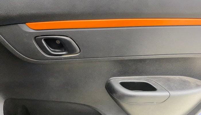 2017 Renault Kwid CLIMBER 1.0, Petrol, Manual, 70,742 km, Driver Side Door Panels Control