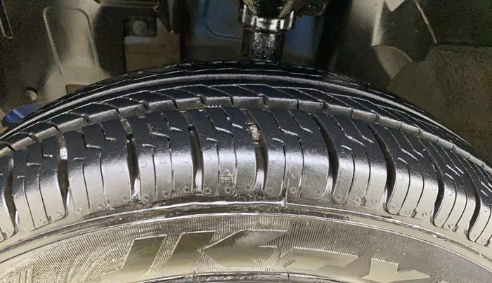 2017 Renault Kwid CLIMBER 1.0, Petrol, Manual, 70,742 km, Left Front Tyre Tread