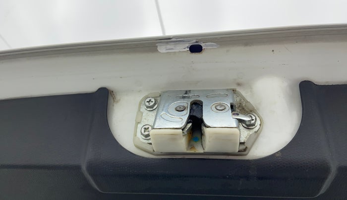 2010 Maruti Swift LXI, Petrol, Manual, 87,516 km, Dicky (Boot door) - Slightly rusted