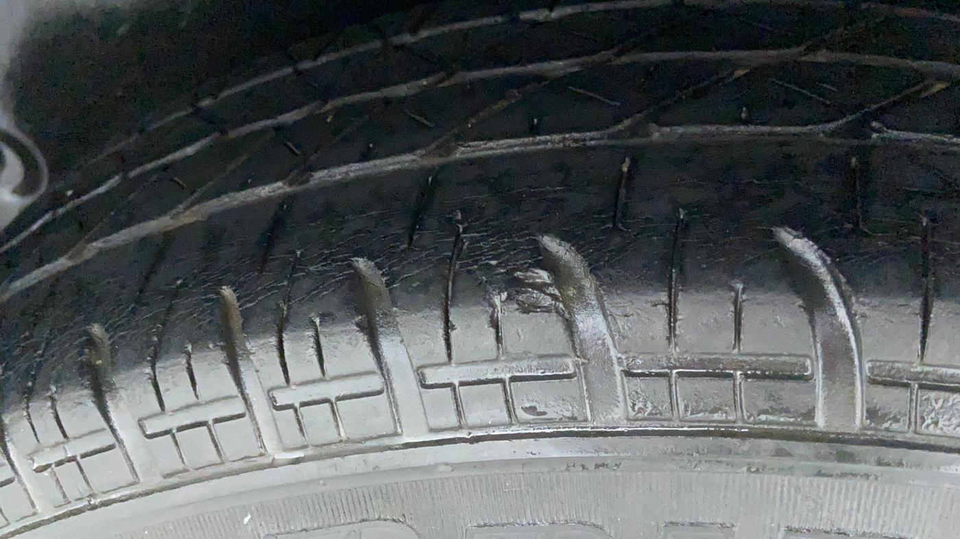 2010 Maruti Swift LXI, Petrol, Manual, 87,516 km, Left Rear Tyre Tread