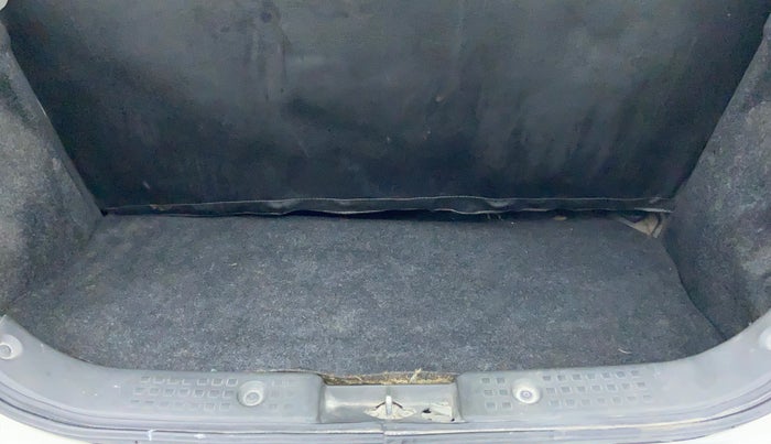 2010 Maruti Swift LXI, Petrol, Manual, 87,516 km, Boot Inside