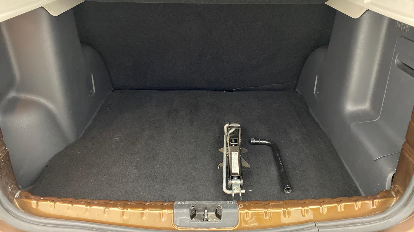2014 Renault Duster RXL PLUS DIESEL 85, Diesel, Manual, 57,266 km, Boot Inside