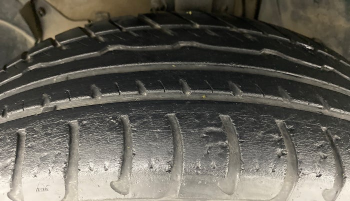 2014 Renault Duster RXL PLUS DIESEL 85, Diesel, Manual, 57,266 km, Left Front Tyre Tread
