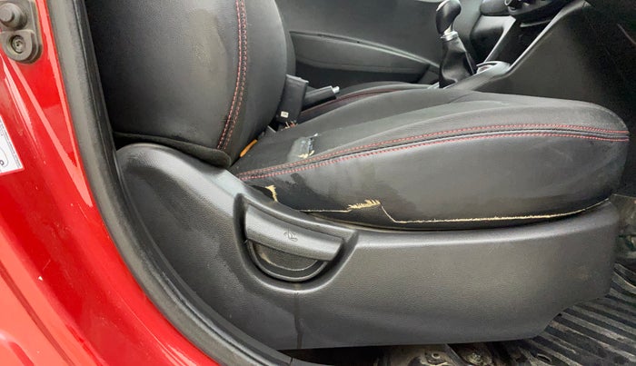 2018 Hyundai Grand i10 SPORTZ 1.2 KAPPA VTVT DUAL TONE, Petrol, Manual, 53,108 km, Driver Side Adjustment Panel