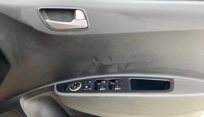 2018 Hyundai Grand i10 SPORTZ 1.2 KAPPA VTVT DUAL TONE, Petrol, Manual, 53,108 km, Driver Side Door Panels Control