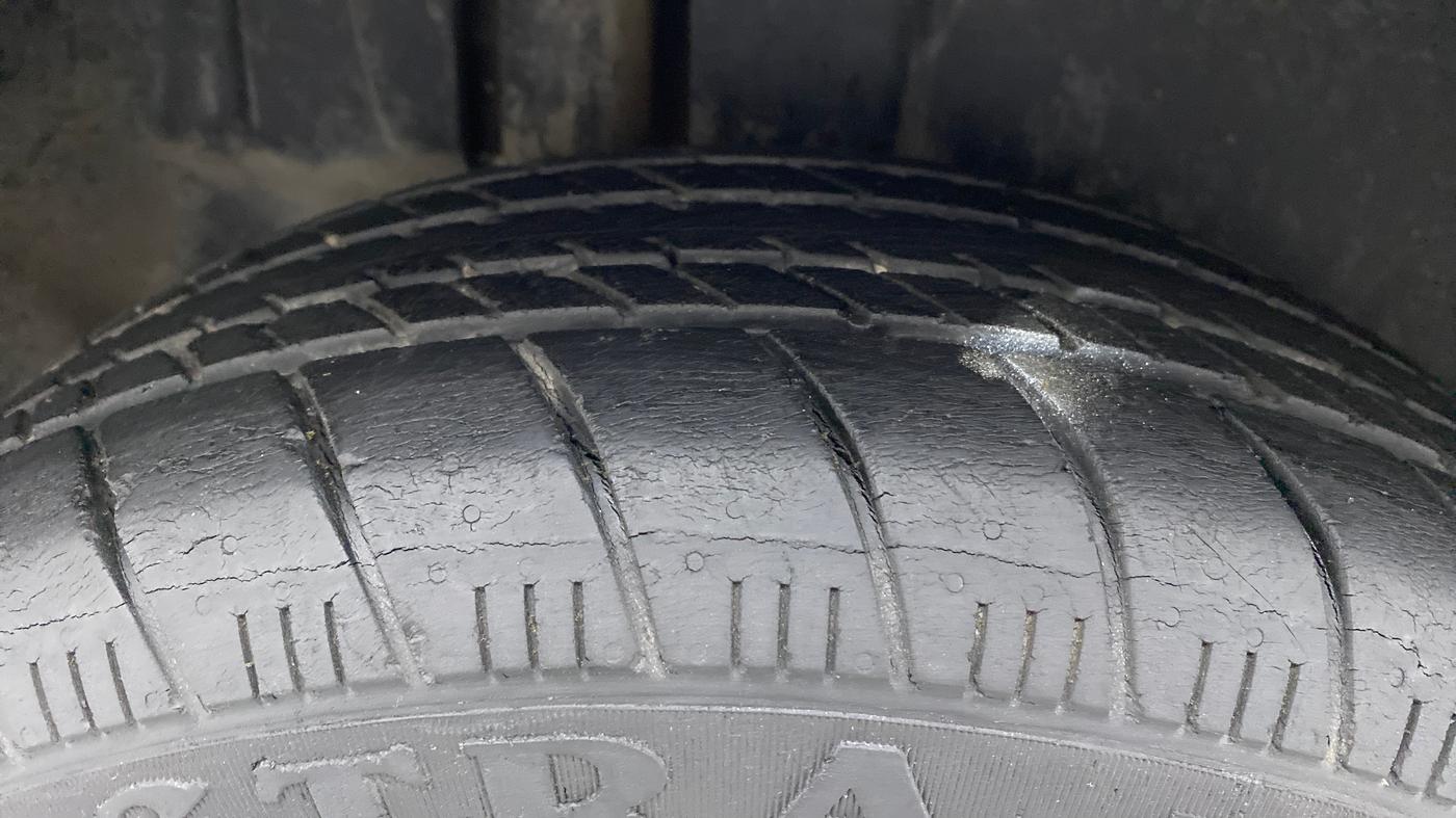2014 Maruti Ertiga VXI, Petrol, Manual, 1,03,085 km, Right Rear Tyre Tread