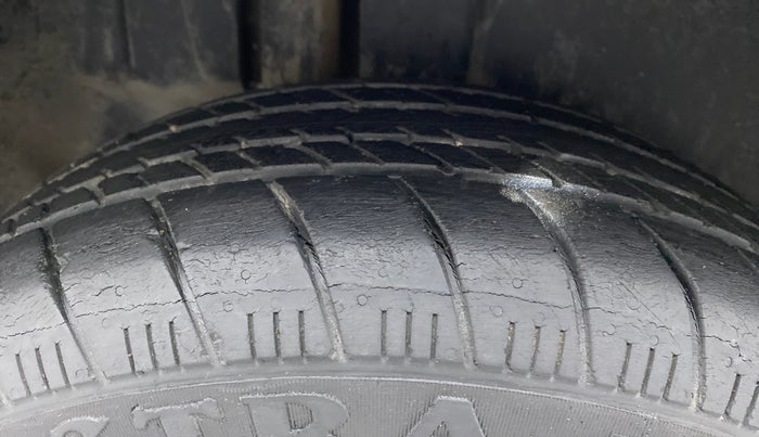 2014 Maruti Ertiga VXI, Petrol, Manual, 1,03,085 km, Right Rear Tyre Tread