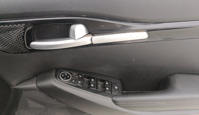 2021 KIA SELTOS HTX ANNIVERSARY EDITION 1.5 DIESEL, Diesel, Manual, 1,15,492 km, Driver Side Door Panels Control