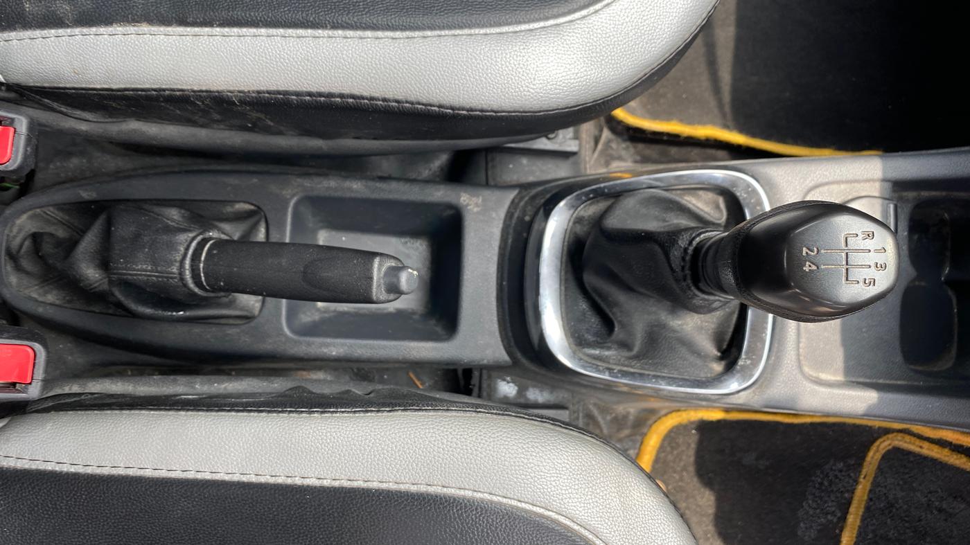 2016 Renault Kwid RXT 1.0, Petrol, Manual, 22,222 km, Gear Lever