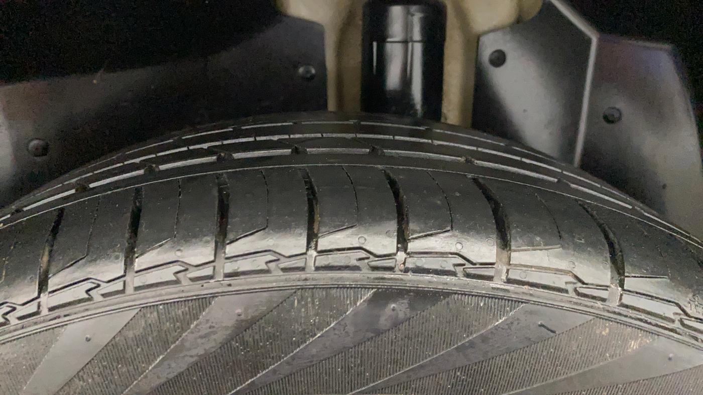 2021 MG HECTOR PLUS SHARP 1.5 PETROL TURBO HYBRID MT 6-STR, Petrol, Manual, 49,178 km, Left Rear Tyre Tread