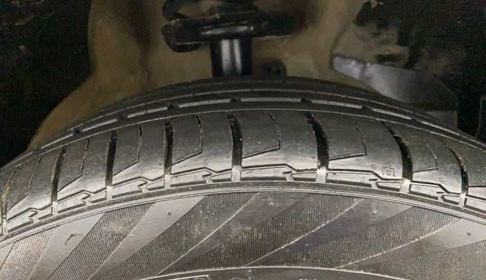 2021 MG HECTOR PLUS SHARP 1.5 PETROL TURBO HYBRID MT 6-STR, Petrol, Manual, 49,178 km, Right Front Tyre Tread