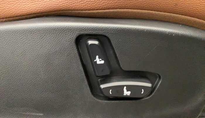 2021 MG HECTOR PLUS SHARP 1.5 PETROL TURBO HYBRID MT 6-STR, Petrol, Manual, 49,178 km, Driver Side Adjustment Panel