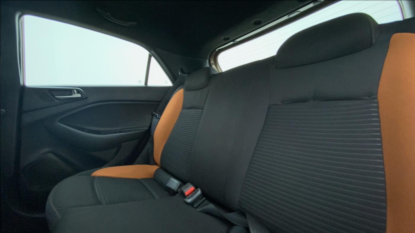 2016 Hyundai i20 Active 1.4 S, Diesel, Manual, 1,17,692 km, Right Side Rear Door Cabin