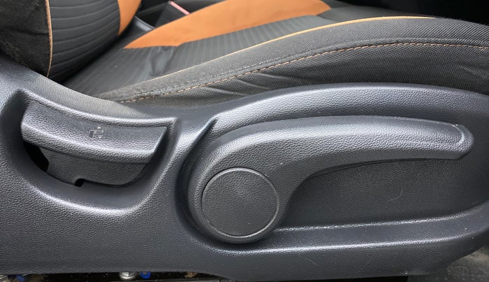 2016 Hyundai i20 Active 1.4 S, Diesel, Manual, 1,17,692 km, Driver Side Adjustment Panel