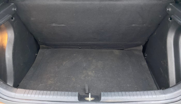 2016 Hyundai i20 Active 1.4 S, Diesel, Manual, 1,17,692 km, Boot Inside